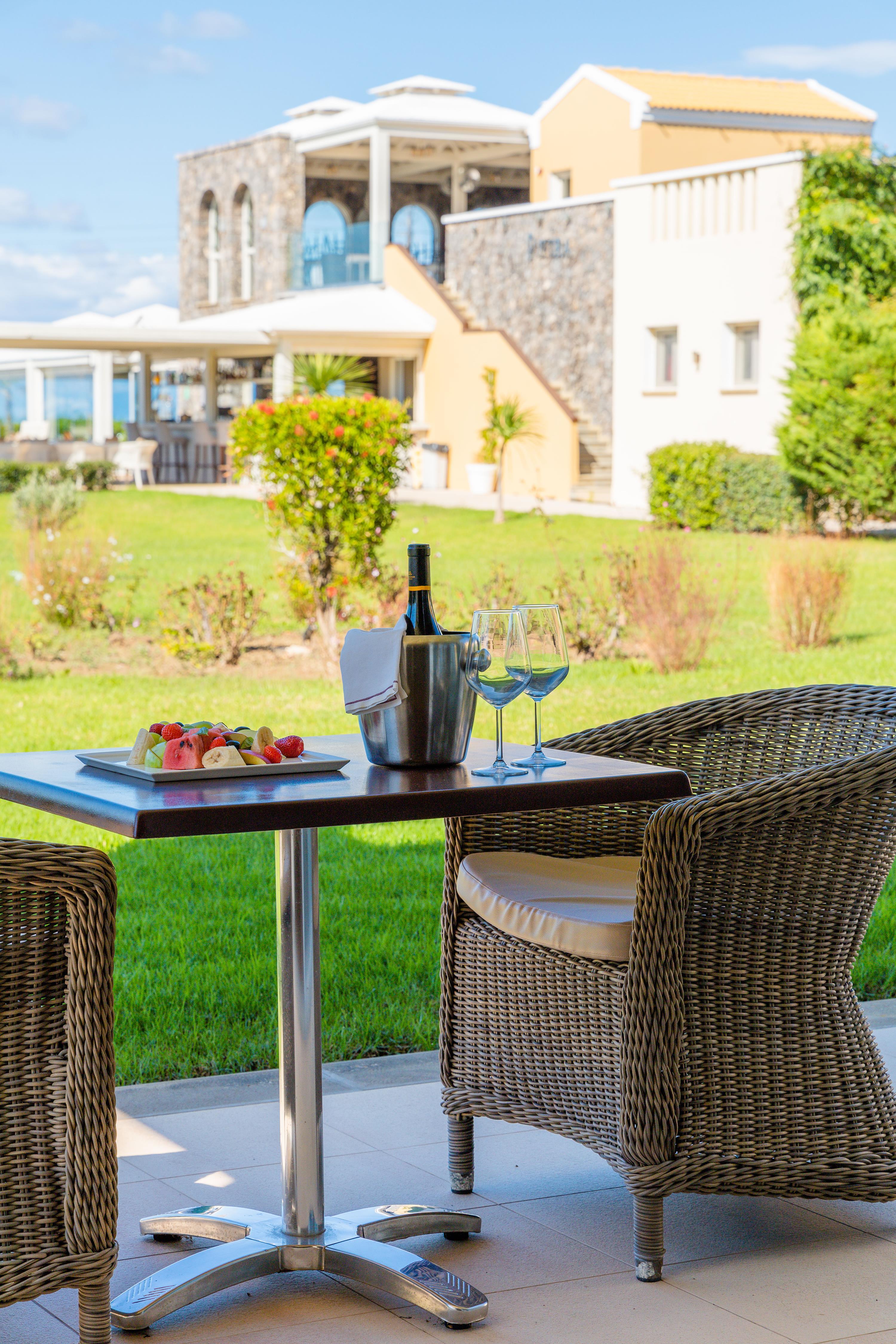 Restia Suites Exclusive Resort (Adults Only) Akharavi Extérieur photo
